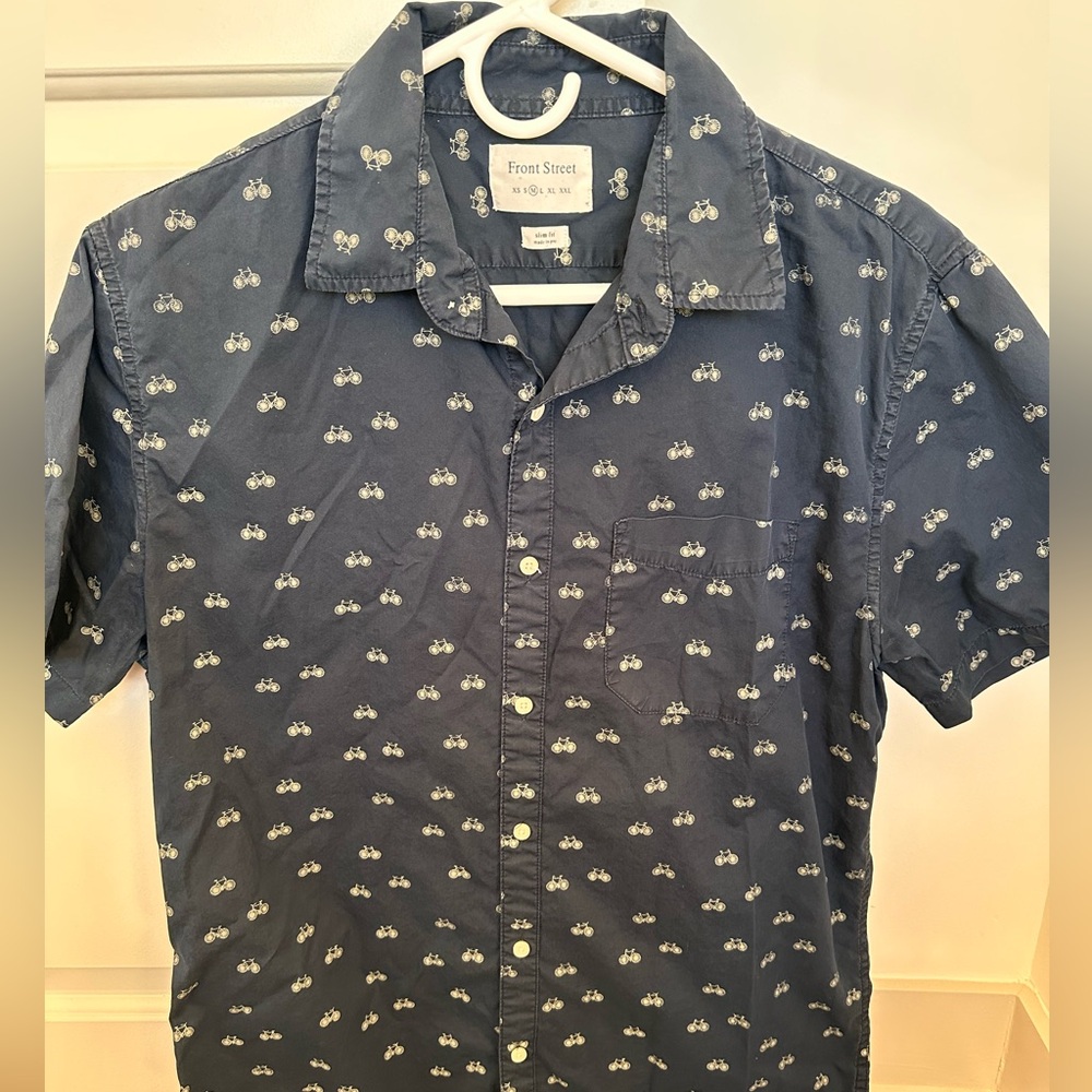 Adorable men’s bicycle short sleave button down shirt. Navy